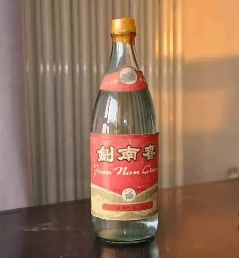 【名酒鉴定回收】七八十年代陈年郎酒/剑南春价格查询