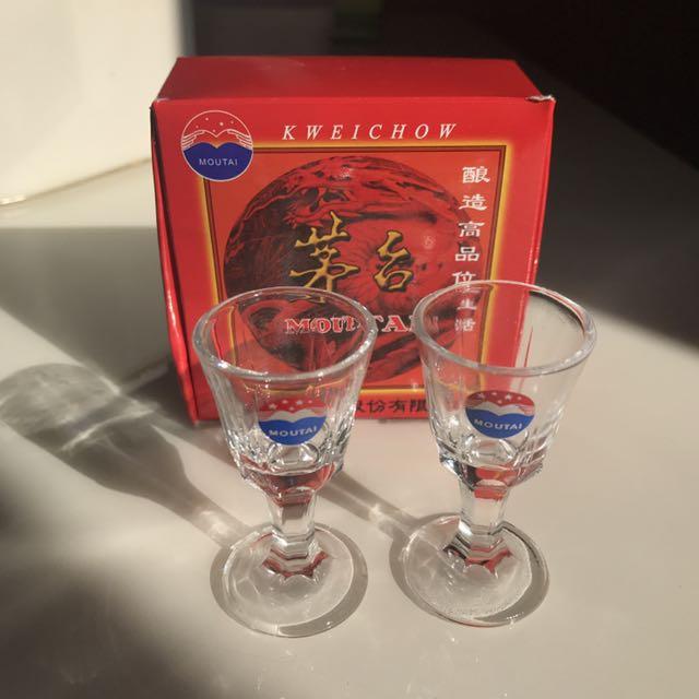 【名酒鉴定回收】为什么说喝茅台酒用小杯比较好?