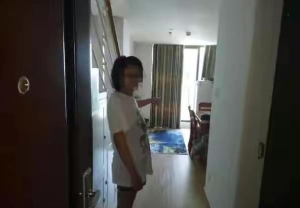 注意!注意!注意!徐州女子花2万买真表,货到付款时却用高彷名表以假换真!