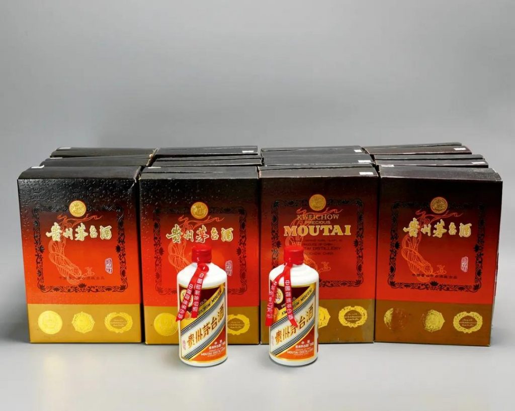 徐州奢侈品管家名酒回收咨询15251823366 1990年500ml12瓶500ml53度珍品铁盖茅台酒抵押典当回收参考价RMB: 450,000–550,000